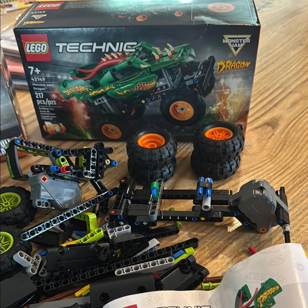 Lego Technic Monster Jam Trucks Grave Digger & Dragon Building Set OPEN BOX - Picture 6 of 8